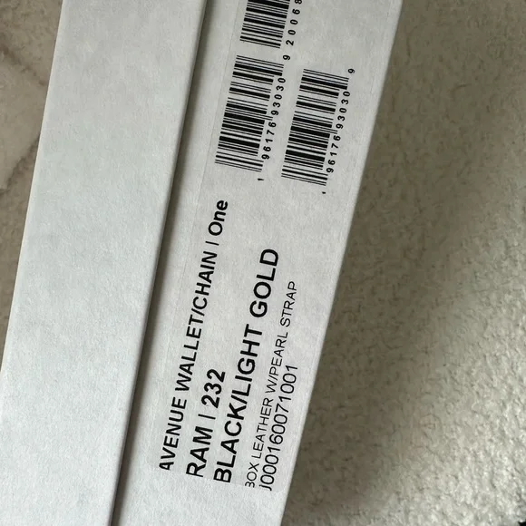 Avenue Wallet with Chain - Picture 11 of 11